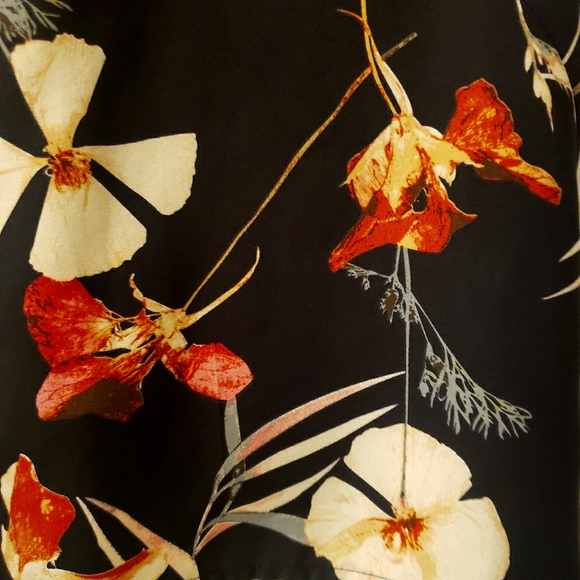 SOLD! SHEIN Tie Shoulder Blouse in Black/Red/Gold Floral Size Small NIB - Picture 9 of 15